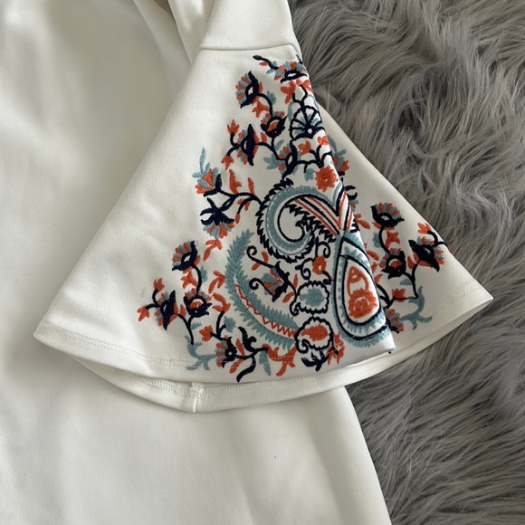 Sugarlips Mini Embroidered white dress - Picture 2 of 8